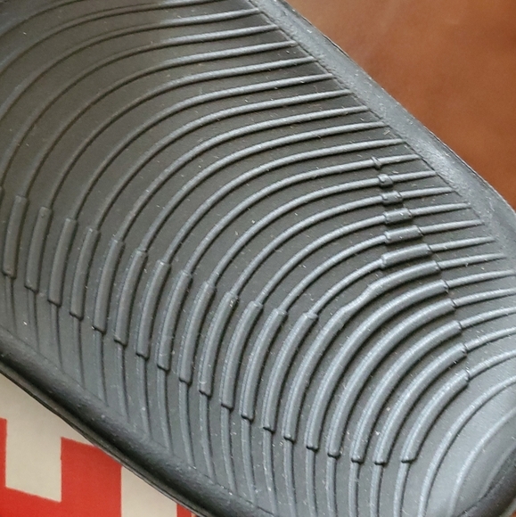 Nike Kawa Slides - Picture 2 of 3